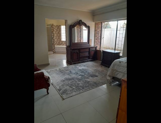 5 BEDROOM HOUSE FOR SALE IN THE ORCHARDS